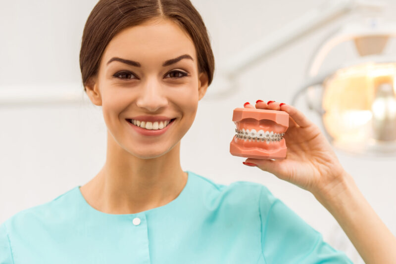 Invisalign vs braces, choosing the right options for straight teeth